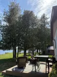 Cozy cottage with pond and lake views in charming Garden