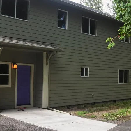 Large Family Friendly House on the Santiam River w/ Hobbit Door!