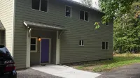 Large Family Friendly House on the Santiam River w/ Hobbit Door!