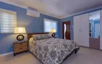 Large Spacious pool/patio with open concept near all amenities and best beaches. - Jacuzzi