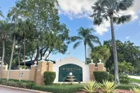 Aventura Modern 2-Bedroom Condo in Serene Community - Wifi