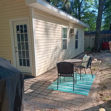 Charming 1-bedroom cottage in lovely Pawleys Island Walk to Boat ramp Dogs ok