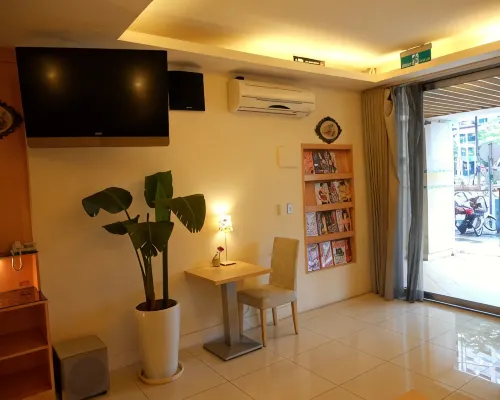 Hotel Color Hotels near Dahan Bridge