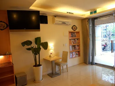 Hotel Color Hotel berhampiran Kuil Longshan
