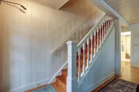 Minutes Walk to Downtown, Whychus Creek—-Bedroom, Cozy Cottage/Private Sauna.