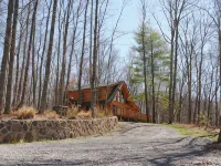 The Blackbear 4 bed log cabin with loft and cathedral ceilings Hotels in Summers County