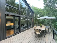 Modern 2-bedroom mountain house in brilliant Lansing - 4-Star