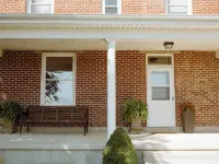 Spacious House with Large yard and King-size bed Hotéis em Preble County