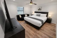 Golden DFW - Near Stadiums, Large Pool, Fire Pit - Homestays