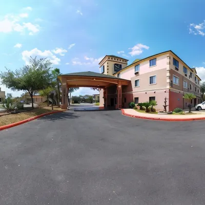 Days Inn & Suites by Wyndham San Antonio North/Stone Oak Hotels near Sprouts Farmers Market