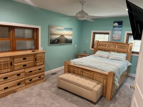 Comfy lake home  on the water mins from cp, sports force, downtown and the jet - Bungalows