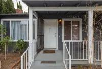 Marbella Lane - 3BR House Dtwn RWC Parking - Homestays