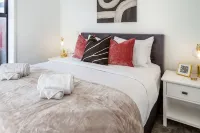 CBD 2BR with Backyard - Walk Everywhere - วิลล่า
