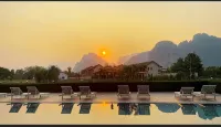 Lisha Riverside Hotel（The Grand Riverside Hotel） - parking