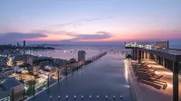 The Base Central Pattaya Super Condo - Private Pools
