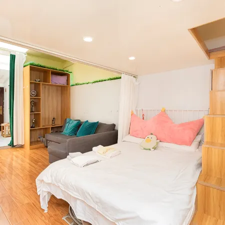 Shanghai Adu 888 Featured Homestay Отели рядом с достопримечательностью «Фуксинг Плаза»