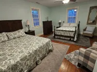 The Serene Farm Life...without all the work!  Lots of space and privacy! Hotels in Botetourt County