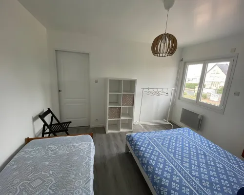 Sea view villa, sleeps 4. Hotele w: Asnelles
