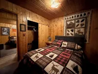 Cozy Cabin in the Woods.  25 minutes to Yellowstone National Park