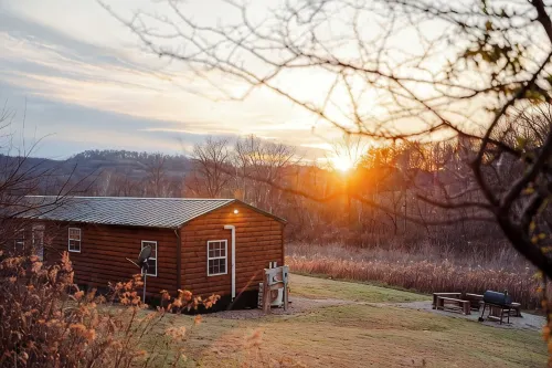 Cedar Wrapped Cozy Villa Cabin - 4 Miles From Trails