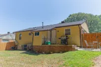 Cozy Pet Friendly 3BR - Fenced Yard - 1Mi HPU & DwnTwn - Furniture Market