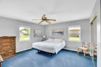 Newly remodeled house, 5 minutes from Indian River and 20 minutes from the ocean