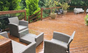 Relaxing couples getaway with hot tub