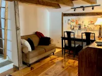 Charming 4-bedroom Colonial in lovely Keene with WiFi, AC Hotels in Keene