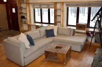 Cozy 4-bedroom chalet with WiFi, AC, fireplace in adventurous Mad River Valley - 3-Star