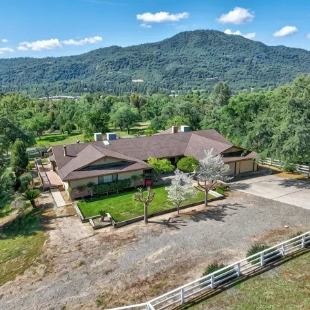 Amazing Views, Secluded property, 2025 Remodeled, Near Yosemite & Amenities