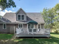 Vineyard Haven Oasis! Hotels in Tisbury