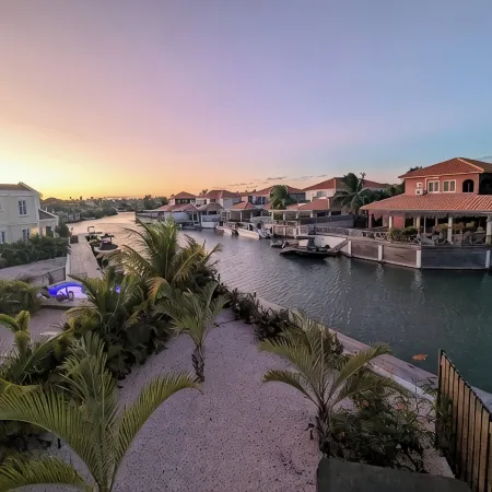 Modern 2BR Waterfront Apartment - Prime Location & Stunning View