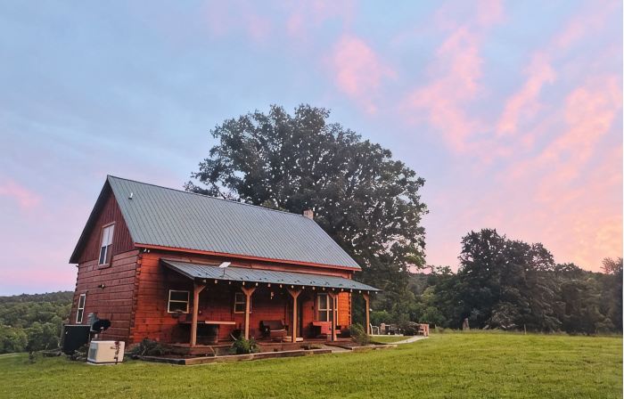Hannah's Hideaway - Sleeps 6, secluded cabin in Stuart with mountain views