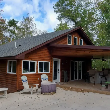 Three Bear Hideaway - Spacious 2 bed + Loft cabin in relaxing, convenient spot!