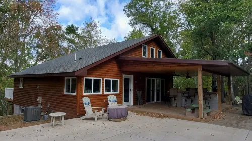 Three Bear Hideaway - Spacious 2 bed + Loft cabin in relaxing, convenient spot!