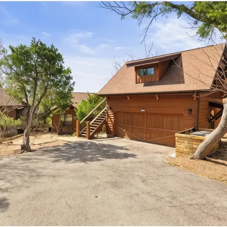 Serenity at the Wooded Bliss Cabin of Lake Travis