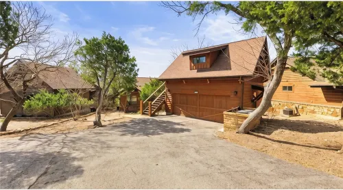 Serenity at the Wooded Bliss Cabin of Lake Travis