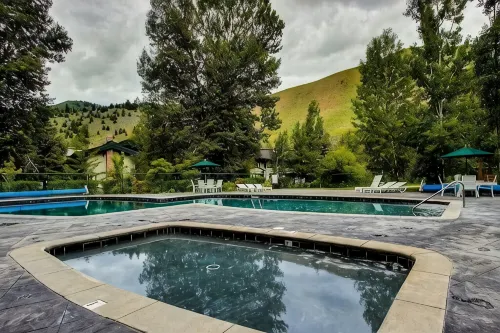 Sun Valley 3BR - Walk to Warm Springs Lifts - Pool, Hot Tubs and River Views