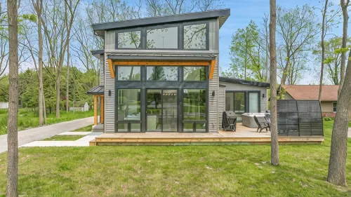 The Modern Glass Haus - Main St - DT Port Sanilac, walkable, hot tub open!