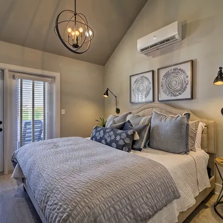 Downtown Stunner - views of Lookout Mountain and close to downtown favorites!