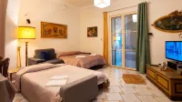 Villa Tommaso Maruggi, Sicily with Jacuzzi and Private Pool - balcony