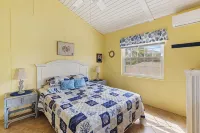 Cove House Ocean Front. It's close to everything Eleuthera has to offer Hotel di 
