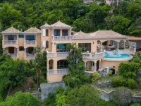 Villa Delfina- Private Beach! Spacious 5 Bedroom Villa in Lower Peter Bay! Hotels in Central