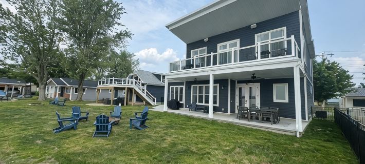 Sunset Retreat-Luxury 4Br, 4.5BA Waterfront, Boat Lift, Best Sunset on the Lake! Hotels in Logan County