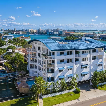 Spacious Waterfront, 3 BR/3 BA, Water Views, Walk to All