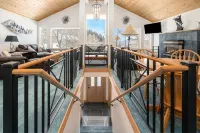 Close to town cabin w/Hot Tub in Steamboat Springs - 부티크