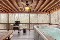 Cabin with hot tub firepit fireplace and game room area!near Helen - 3-نجوم