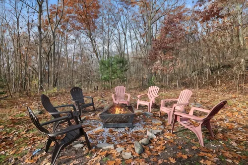 Pocono Mountains, Hidden-Gem GameRoom, Firepit, Min to All Attractions - WiFi