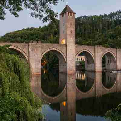 Le Petit Valentré Avec sa Superbe vue sur le Célèbre Pont et la Rivière Lot Others