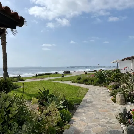Cozy condo 2 minutes from the beach at a tennis resort gated community